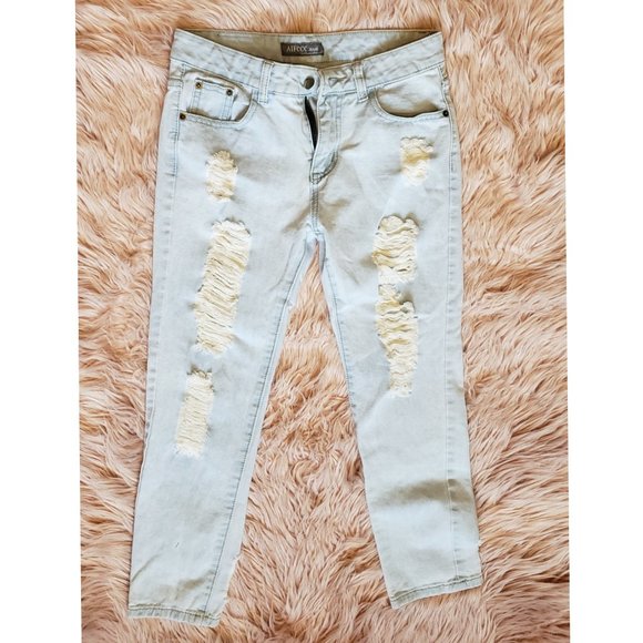 💜$5💜NWOT AIFccc Distressed Denim Jeans - Picture 1 of 5